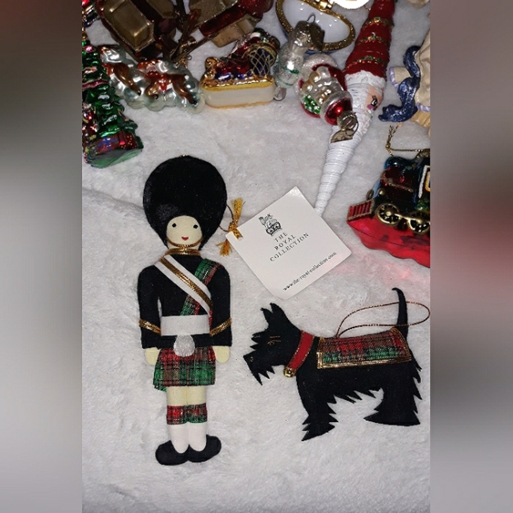 Saint Nicholas FELT QUEENS SCOTS GUARD & SCOTTISH TERRIER TARTAN KILT
